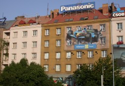 Renault Wall
